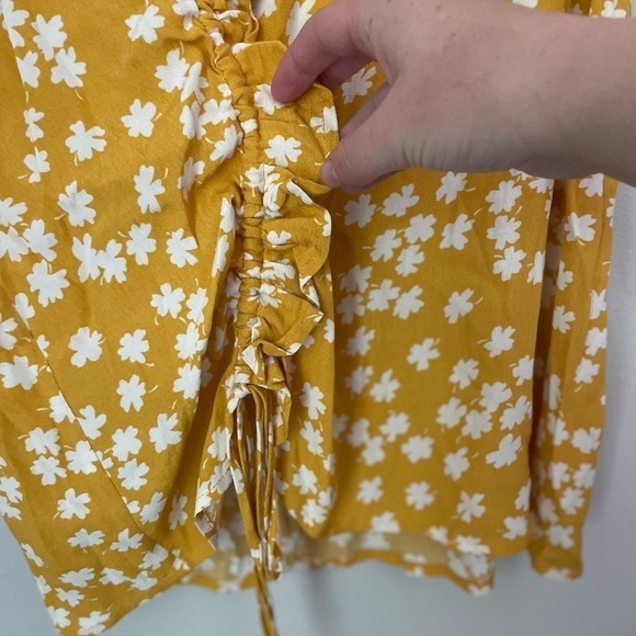 REVOLVE Capulet Suzie Skirt in Lucky Floral Size Medium - Picture 3 of 9